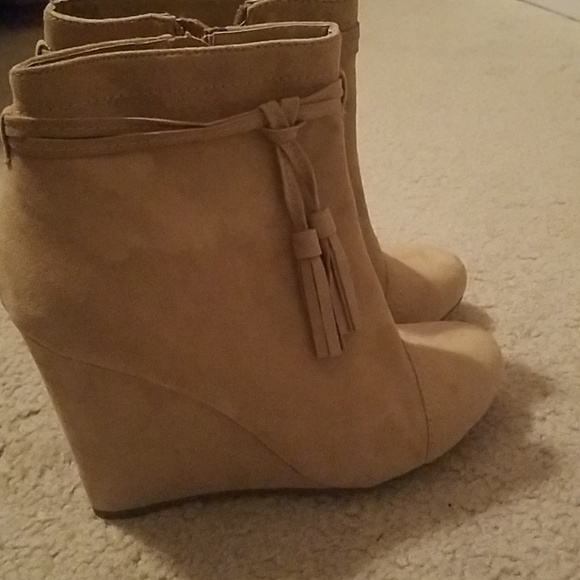 Tan boot - Picture 3 of 3